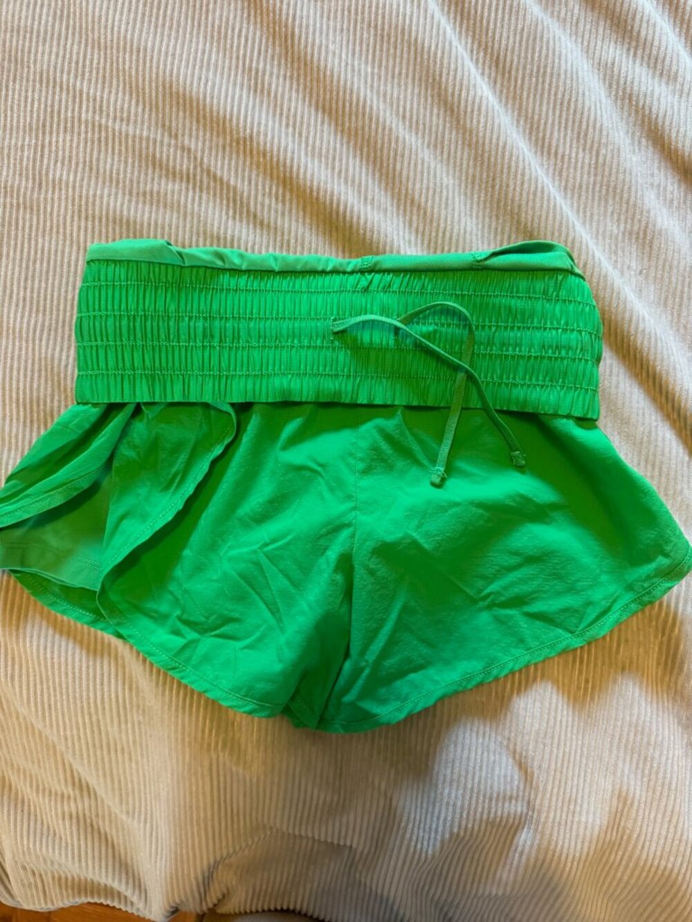 All in Motion XS 3-Piece Workout Set in Vibrant Green: Shorts, Bra & Top - Picture 10 of 12